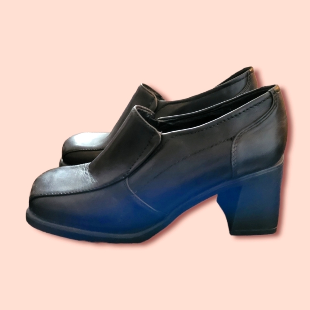 Nwot size 9 black chunky leather square toed heels